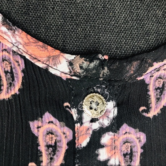 2/$20 Black Floral Paisley Button Down Top Size XL - Picture 3 of 7